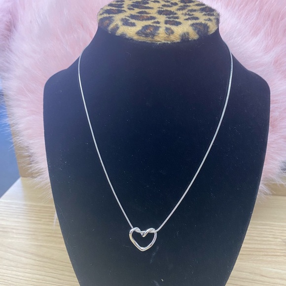 Elegant stainless steel Silver Heart Necklace - Picture 4 of 4